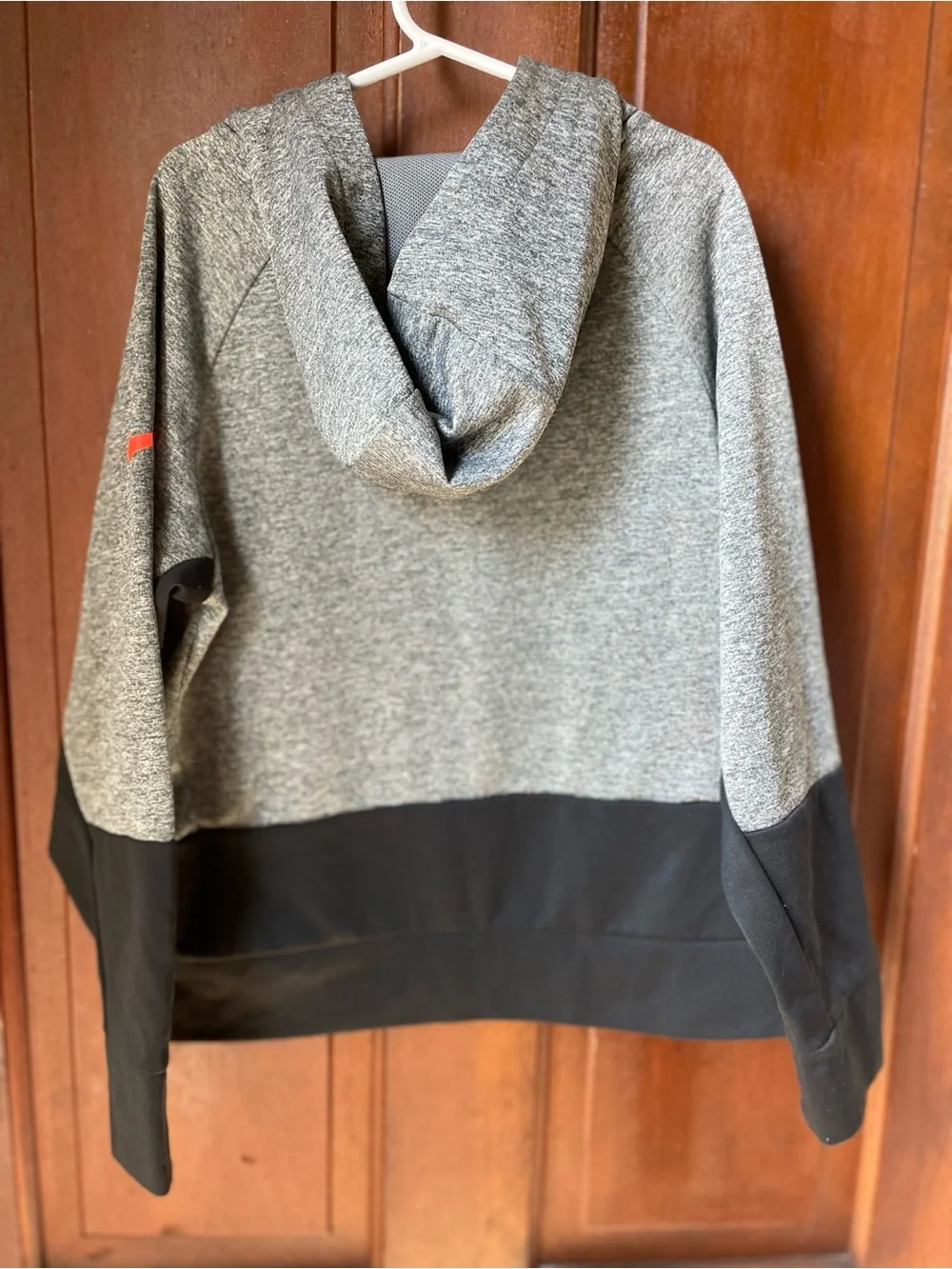 Nike dri fit boys medium gray / black athletic hoodie